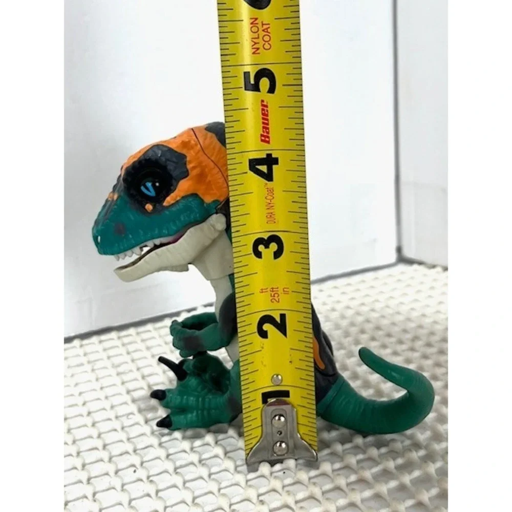 Wow‎ Wee SCRATCH Untamed Fingerlings Raptor Dinosaur T-Rex